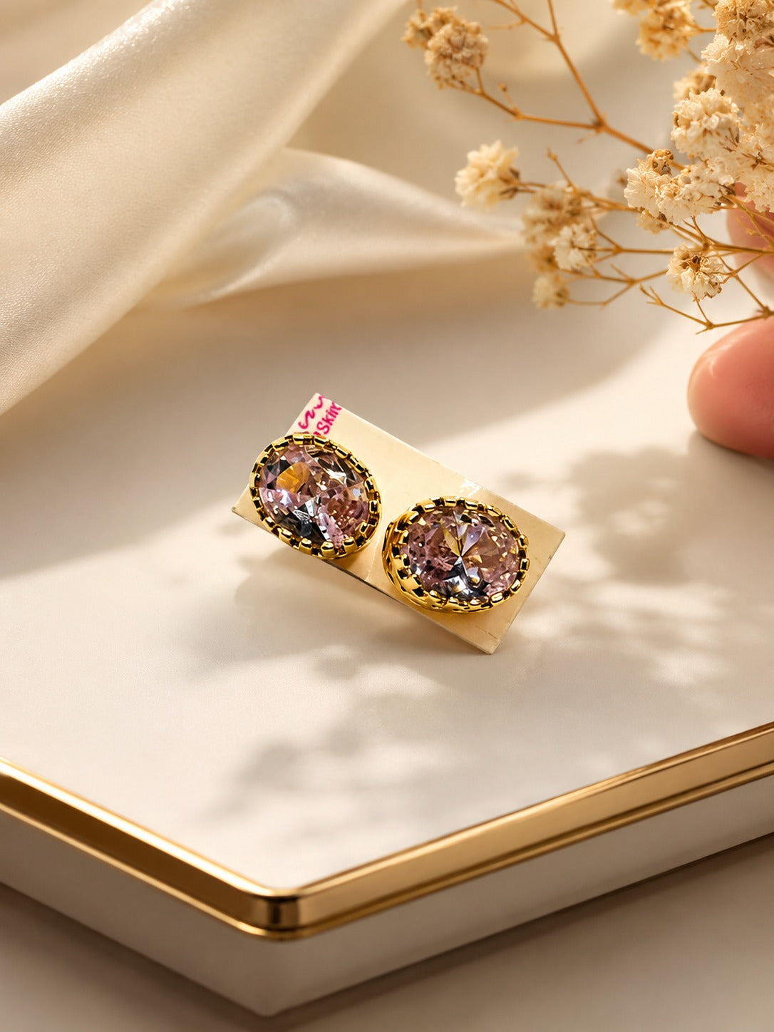 Glow Box Luxury White  Ear rings